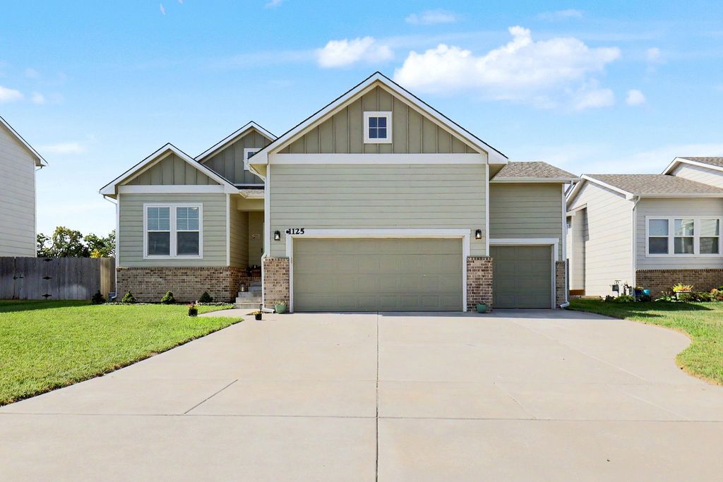 1125 E Prairie Hill Cir, Park City, KS 67219
