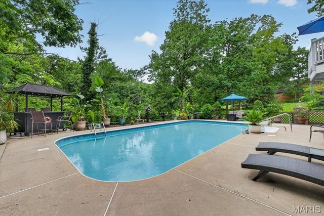 121 Barrett Drive, Swansea, IL 62226