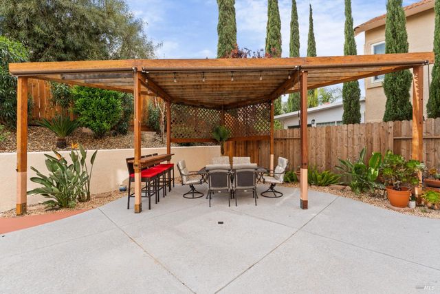 976 Cashel Cir, Vacaville, CA 95688