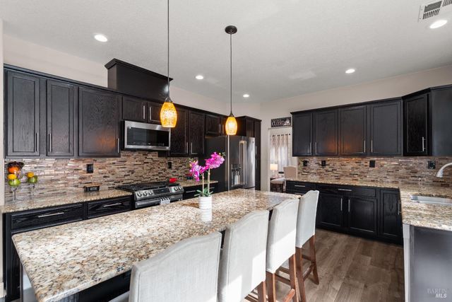 976 Cashel Cir, Vacaville, CA 95688