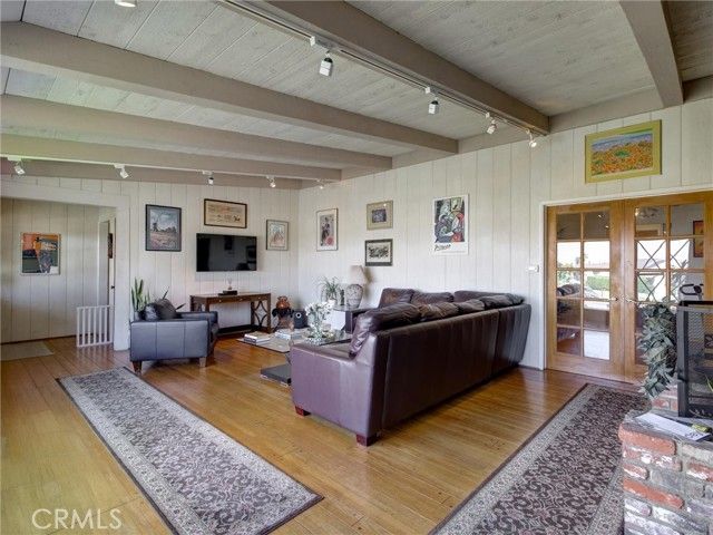 5390 Stillwater Drive, Los Angeles, CA 90008
