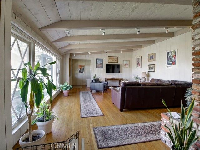 5390 Stillwater Drive, Los Angeles, CA 90008