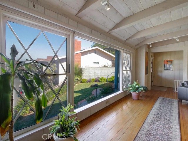 5390 Stillwater Drive, Los Angeles, CA 90008
