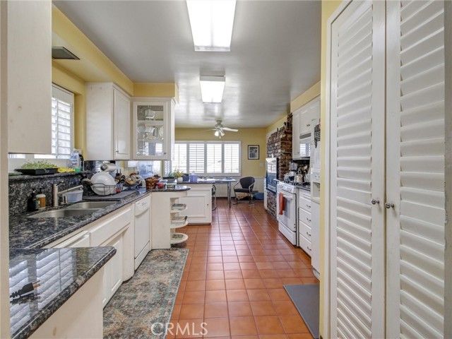 5390 Stillwater Drive, Los Angeles, CA 90008