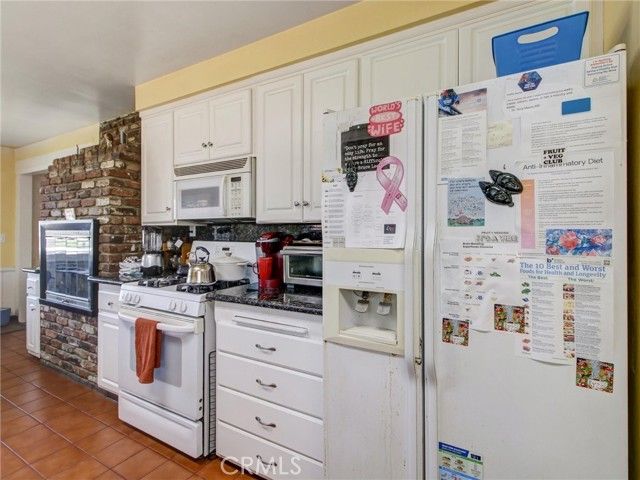 5390 Stillwater Drive, Los Angeles, CA 90008