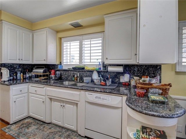 5390 Stillwater Drive, Los Angeles, CA 90008