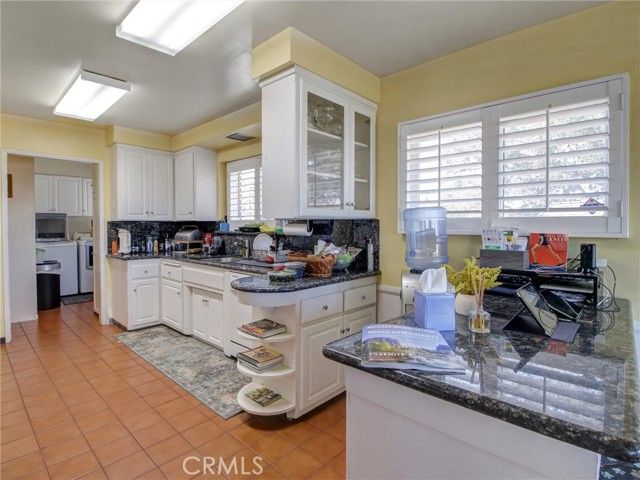 5390 Stillwater Drive, Los Angeles, CA 90008