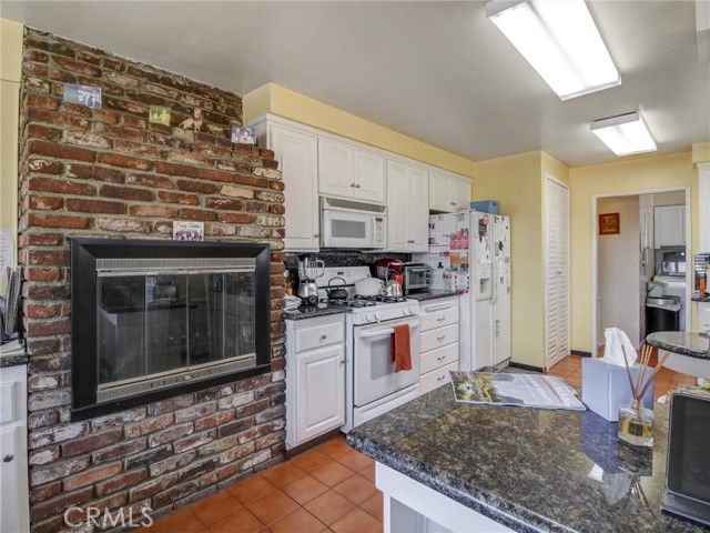 5390 Stillwater Drive, Los Angeles, CA 90008