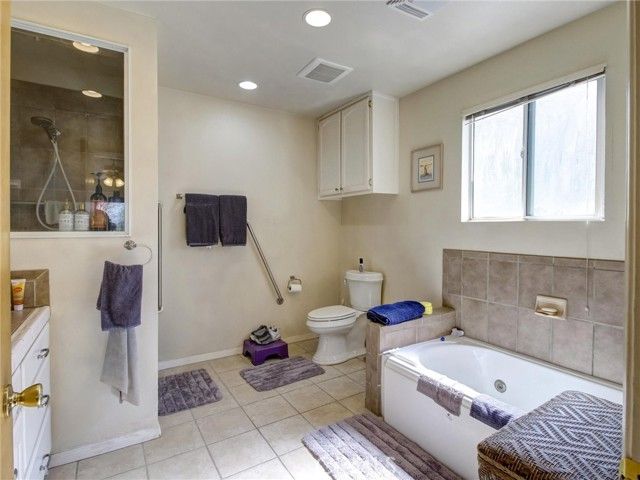 5390 Stillwater Drive, Los Angeles, CA 90008