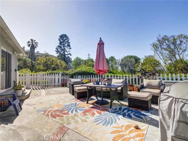 5390 Stillwater Drive, Los Angeles, CA 90008