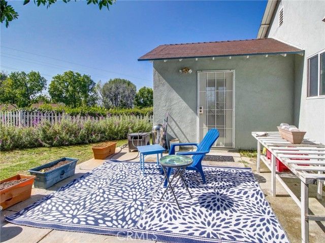 5390 Stillwater Drive, Los Angeles, CA 90008