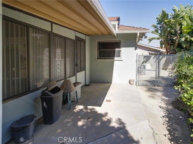 5390 Stillwater Drive, Los Angeles, CA 90008
