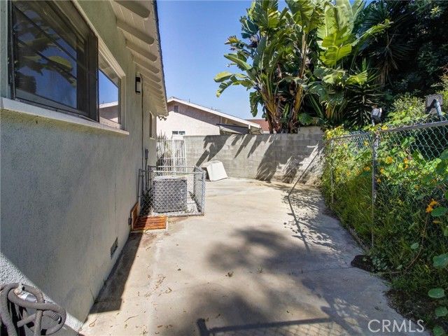 5390 Stillwater Drive, Los Angeles, CA 90008