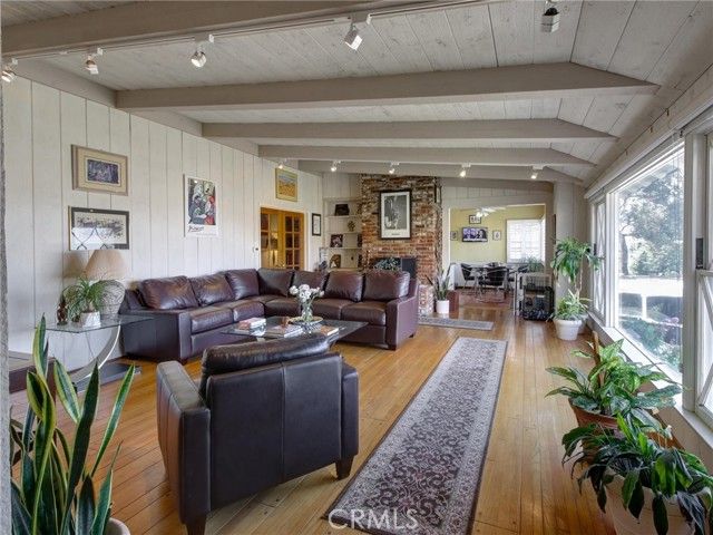 5390 Stillwater Drive, Los Angeles, CA 90008