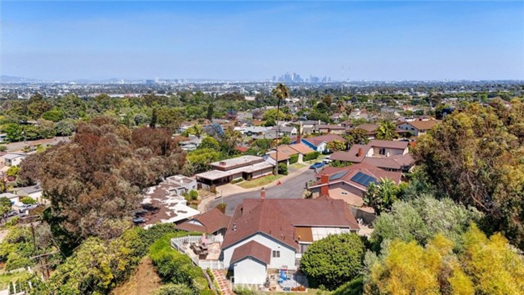 5390 Stillwater Drive, Los Angeles, CA 90008