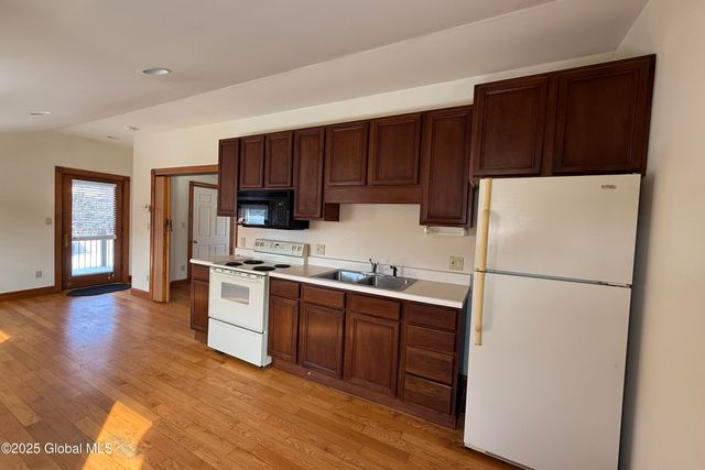 109 Lake Avenue 4, Saratoga Springs, Inside, NY 12866