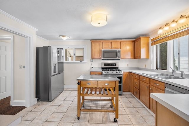 43 Dolphin Ave, Winthrop, MA 02152