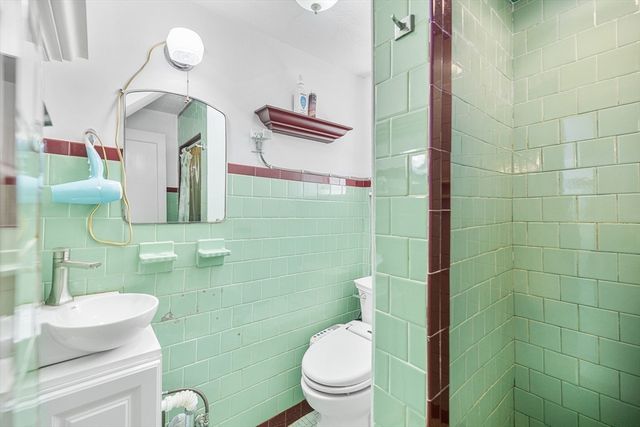 43 Dolphin Ave, Winthrop, MA 02152