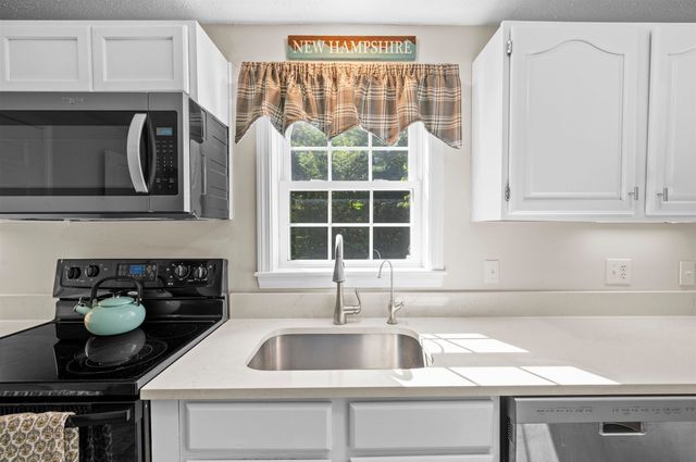 32 Louisburg Circle, Exeter, NH 03833