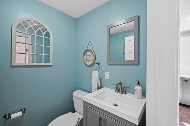 32 Louisburg Circle, Exeter, NH 03833