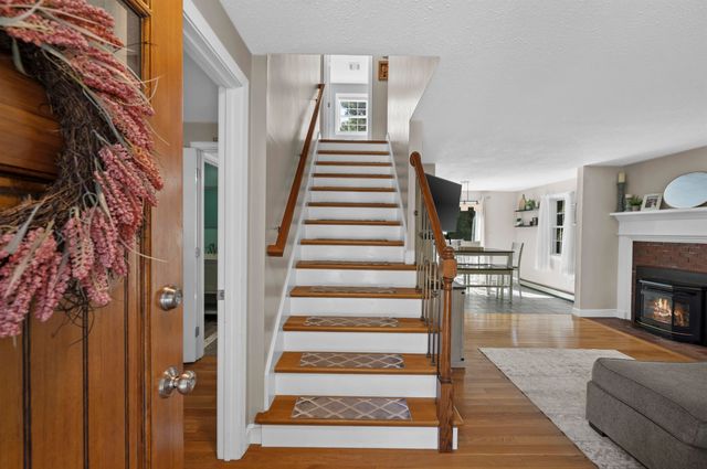 32 Louisburg Circle, Exeter, NH 03833