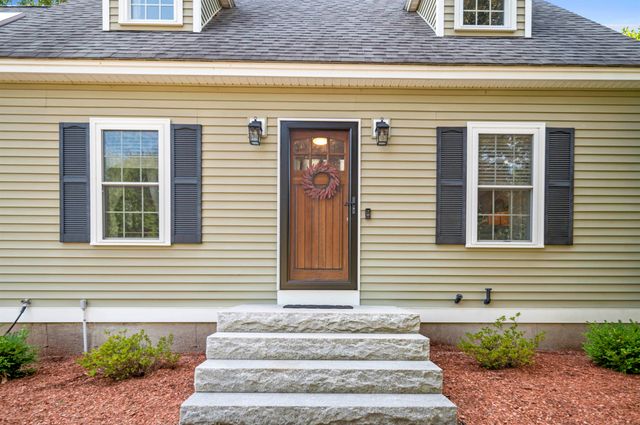 32 Louisburg Circle, Exeter, NH 03833