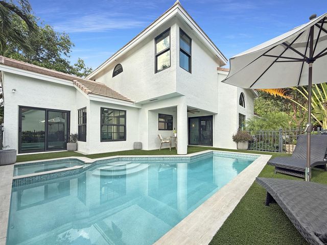 240 Sherwood Forest Drive, Delray Beach, FL 33445