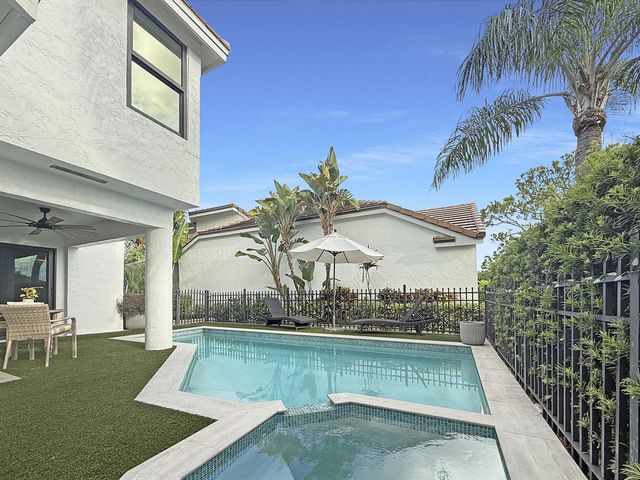 240 Sherwood Forest Drive, Delray Beach, FL 33445