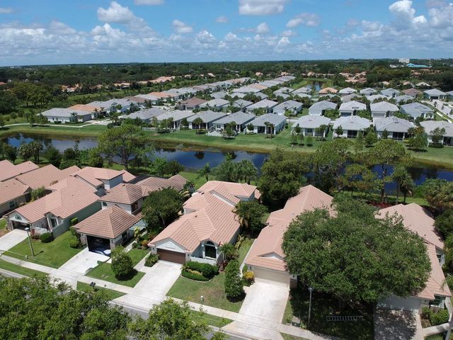 240 Sherwood Forest Drive, Delray Beach, FL 33445