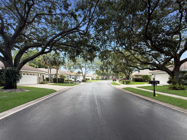 240 Sherwood Forest Drive, Delray Beach, FL 33445