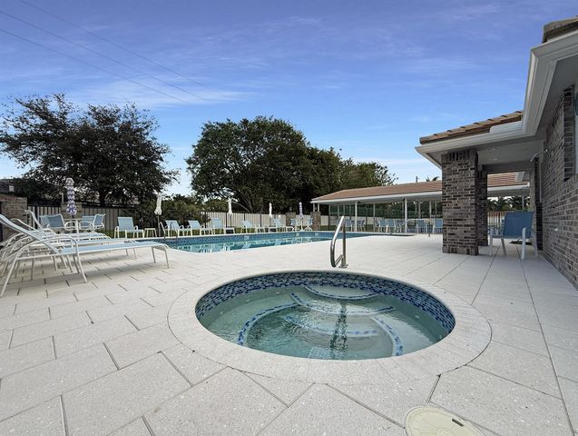 240 Sherwood Forest Drive, Delray Beach, FL 33445