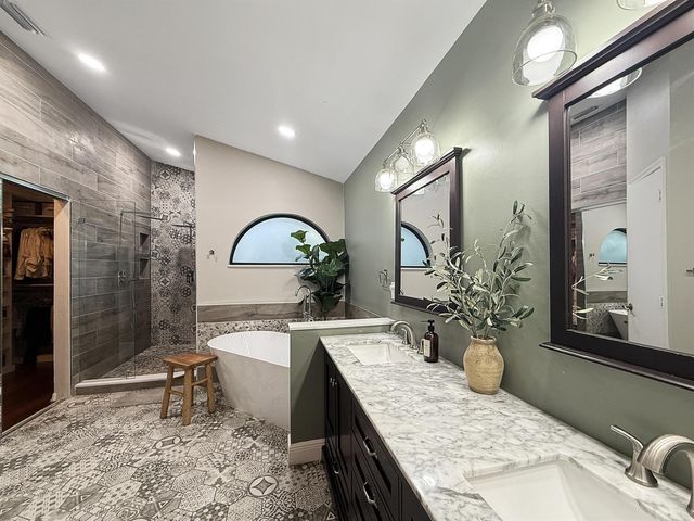 240 Sherwood Forest Drive, Delray Beach, FL 33445
