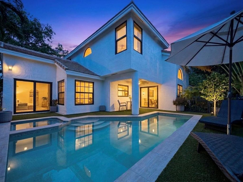240 Sherwood Forest Drive, Delray Beach, FL 33445