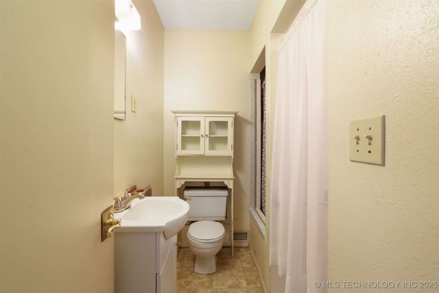 417 Armstrong Academy Road, Bokchito, OK 74726