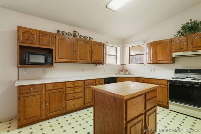 417 Armstrong Academy Road, Bokchito, OK 74726