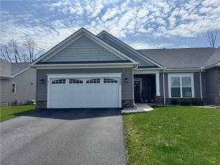 5985 Redfield Dr Drive, Farmington, NY 14425