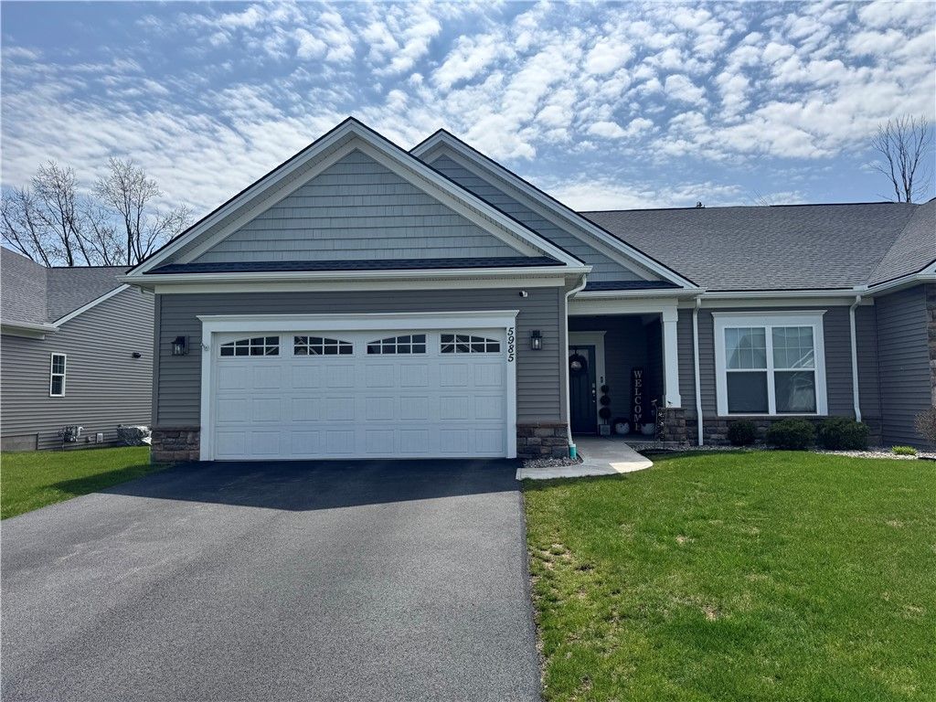 5985 Redfield Dr Drive, Farmington, NY 14425