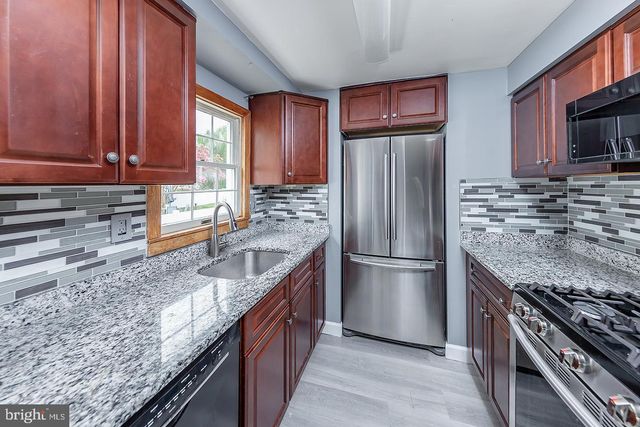 218 KINGSTON AVE, Barrington, NJ 08007