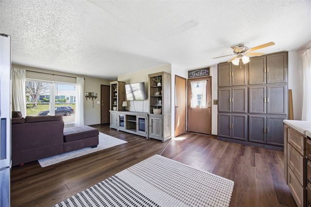 3803 Blue Mound Dr NE, Cedar Rapids, IA 52402