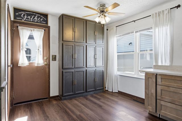 3803 Blue Mound Dr NE, Cedar Rapids, IA 52402
