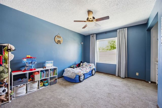 3803 Blue Mound Dr NE, Cedar Rapids, IA 52402