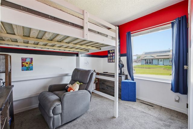 3803 Blue Mound Dr NE, Cedar Rapids, IA 52402