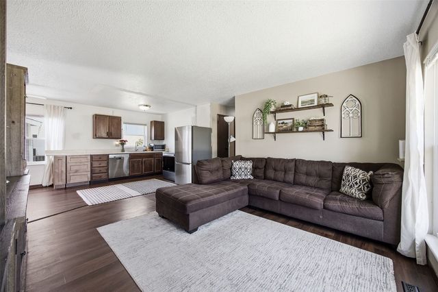 3803 Blue Mound Dr NE, Cedar Rapids, IA 52402