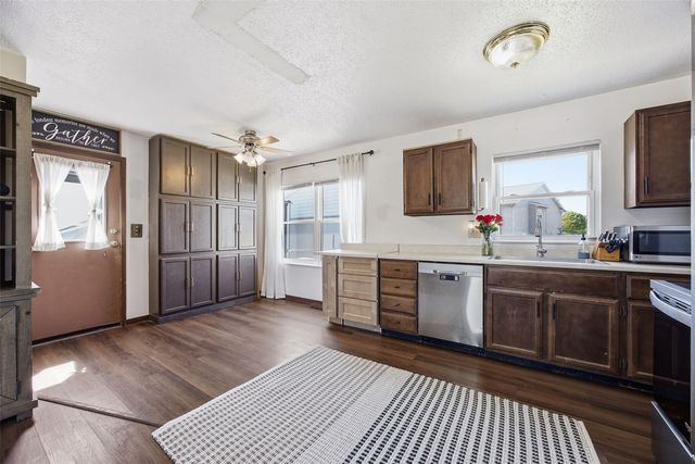 3803 Blue Mound Dr NE, Cedar Rapids, IA 52402
