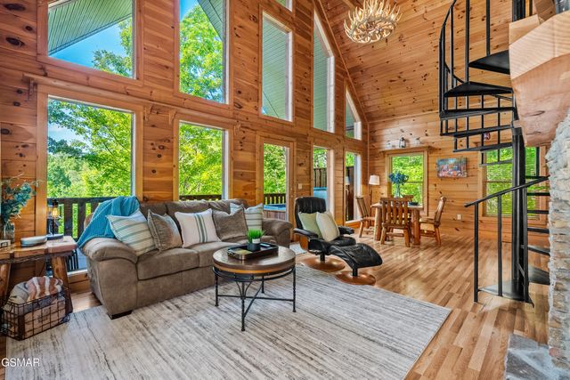 2011 Ridgecrest Loop Lane, Sevierville, TN 37876