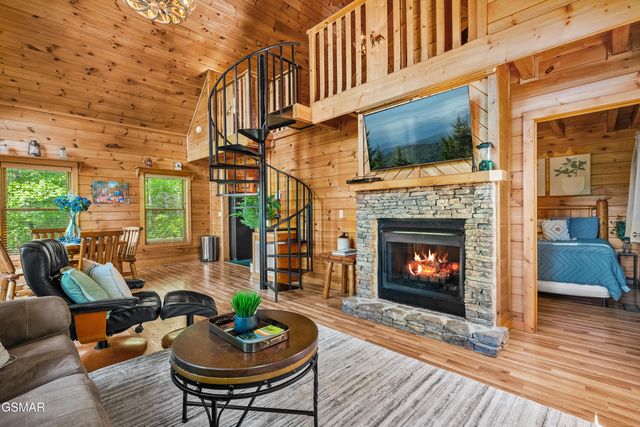 2011 Ridgecrest Loop Lane, Sevierville, TN 37876