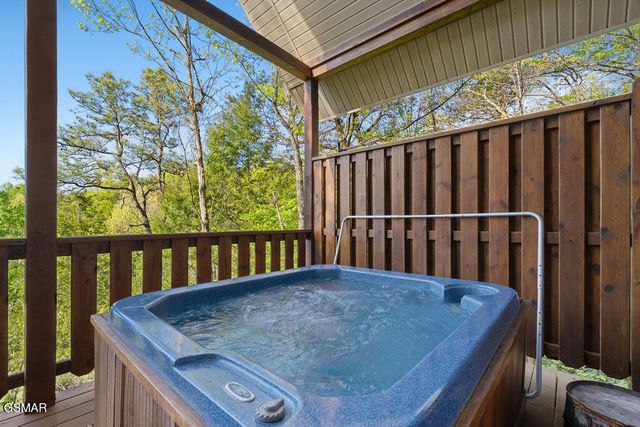 2011 Ridgecrest Loop Lane, Sevierville, TN 37876