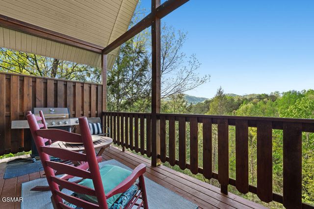 2011 Ridgecrest Loop Lane, Sevierville, TN 37876