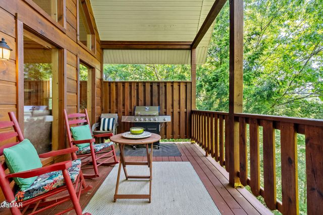 2011 Ridgecrest Loop Lane, Sevierville, TN 37876