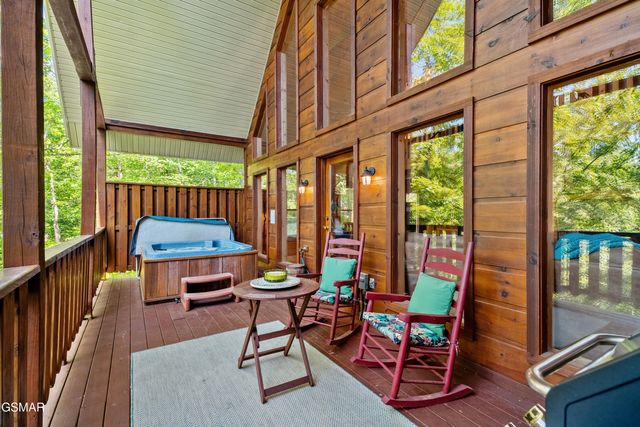 2011 Ridgecrest Loop Lane, Sevierville, TN 37876